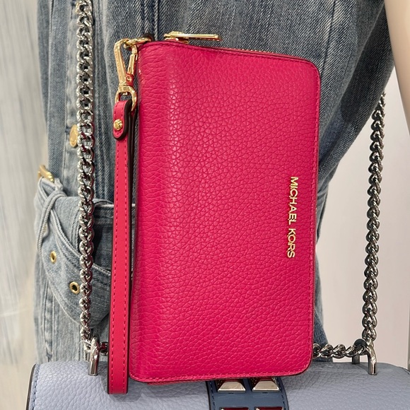 MICHAEL KORS LARGE FLAT MULTIFUNCTION PHONE CASE WALLET WRISTLET 
ELECTRIC PINK - Picture 5 of 16